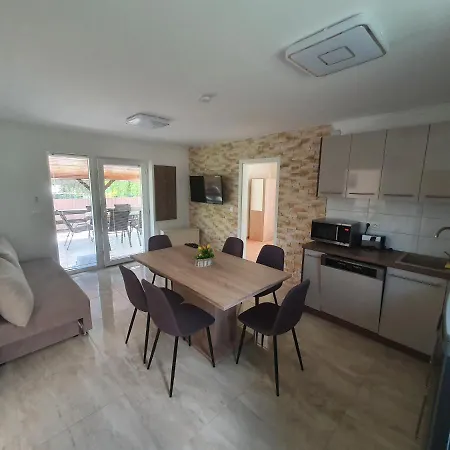 Napfeny Vendeghaz Holiday home *